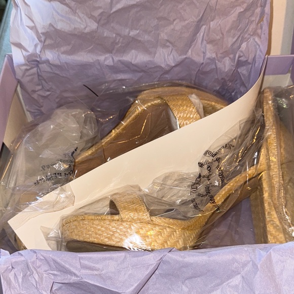 Madden Girl tan sandals/heels - Picture 3 of 3